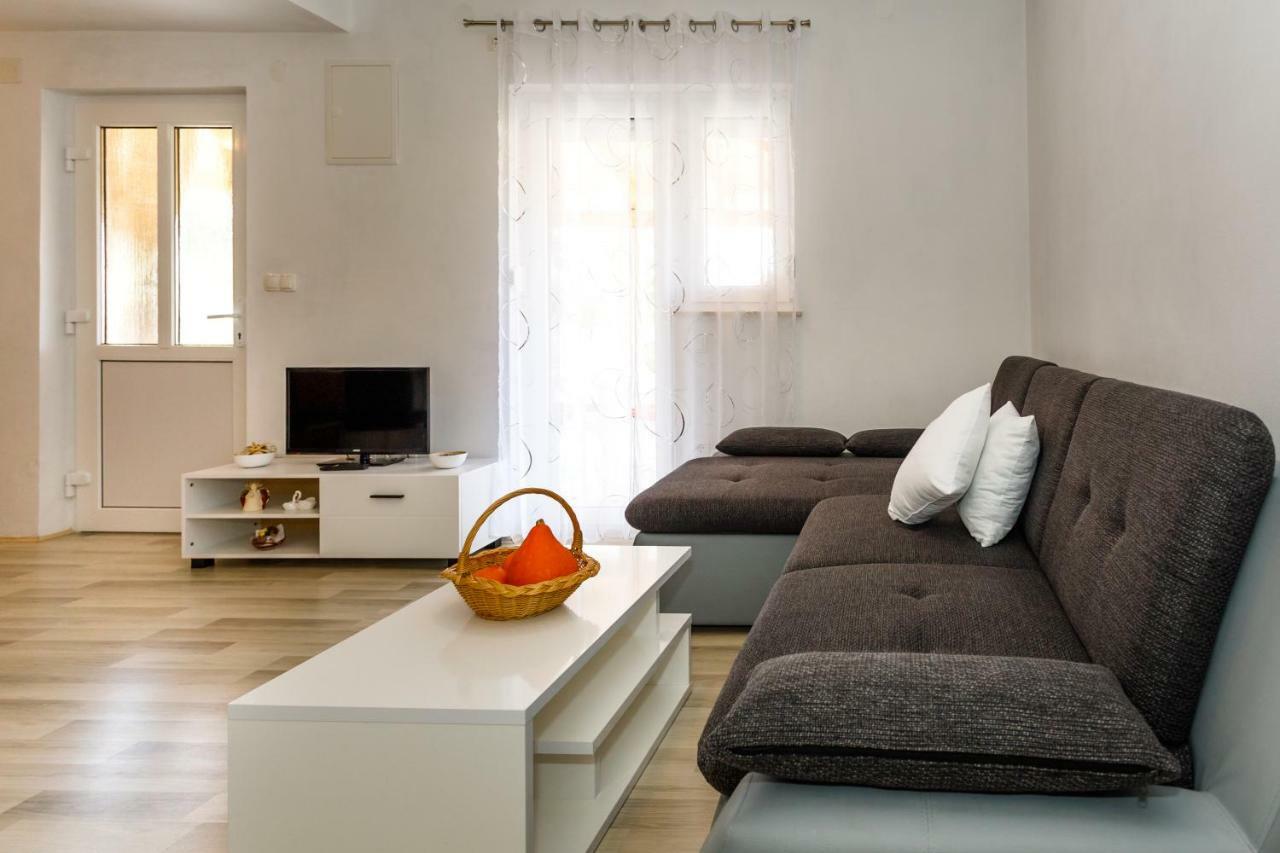 Apartman Dobrila Vrh  Екстер'єр фото